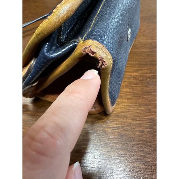 VTG Dooney & Bourke Pebble Leather Cross Body Wallet Purse Navy Trifold Flaws - Picture 6 of 10